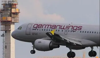 Mueren 150 personas al estrellarse avión en los Alpes franceses (Video)