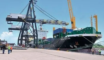 Medina firma decreto que crea centros logísticos