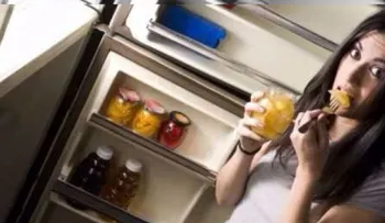 Esas botanitas de media noche están arruinando tu salud