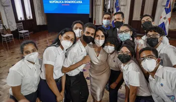 Primera dama otorga becas para el ITLA a jóvenes ganadores de concurso de la Nasa