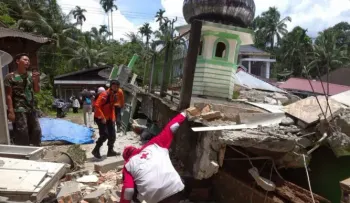 Suman siete muertos por terremoto de 6,2 en lndonesia