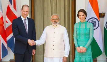 Así quedó la mano del príncipe Guillermo después de darle la mano a Narendra Modi