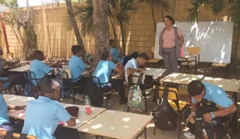 Déficit de aulas, maestros y reparaciones a medias marcan el arranque del año escolar en varias provincias dominicanas