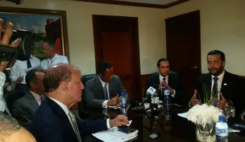 Al menos 15 personas depositan documentos para formar parte de JCE