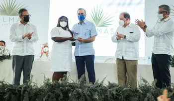 Presidente Abinader participa inauguración proyecto Palmas de San Pedro; primera etapa incluye 141 viviendas a bajo costo