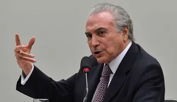 Temer asume el poder en ceremonia rápida y sobria