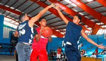 Equipos avanzan en el torneo U-15 del Distrito