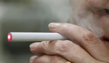 Muere hombre al explotar su cigarrillo electrónico