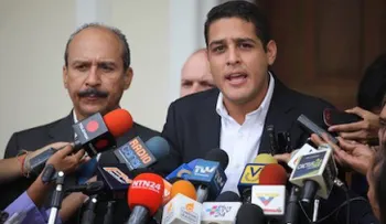 Olivares: El Clínico llegó al punto de tener gusanos en camas de parto