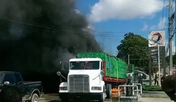 Un fuego afecta estación de combustibles en la prolongación 27 de Febrero