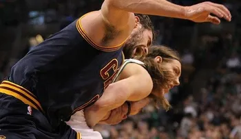 Cavaliers y Wizards barren  a sus contrarios