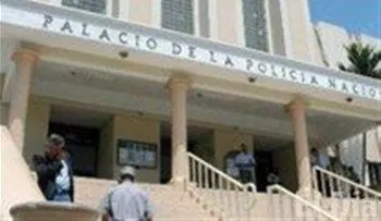 Policía apresa a cuatro â??delincuentesâ? y les ocupa RD$180 mil y pistola