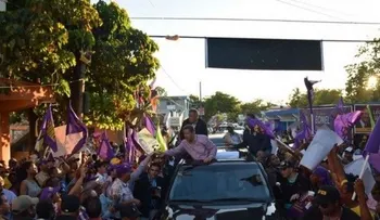 Leonel recibe respaldo de miles en Nagua