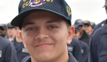 Hallan a marino estadounidense en su propio barco tras siete días perdido