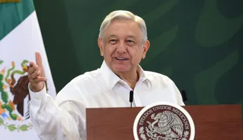 López Obrador pide castigar acería si no regresa dinero de planta inservible