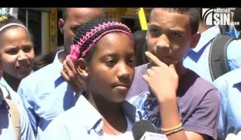 Protestan por escuela estudiantes de liceo Juan Bosch en Los Alcarrizos