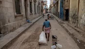 El costo humano del colapso en Cuba: apagones, escasez y enfermedades agobian a la población