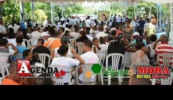 Miles asisten al novenario de Emely Peguero
