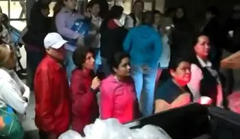 Video: narcos mexicanos repartiendo regalos de navidad