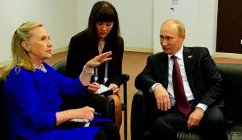 "Con Putin siempre es interesante": Desenmascaran hipocresía de Clinton sobre Rusia y su líder