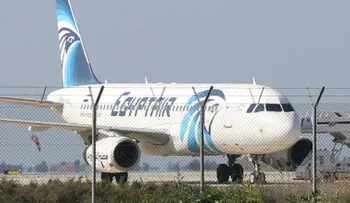 Descartan terrorismo en secuestro avión de Egypt Air, desviado a Chipre