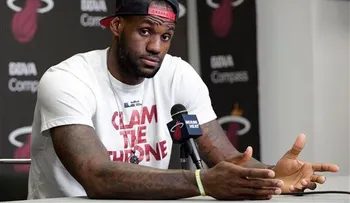 LeBron James dice que Charles Barkley es un "resentido" 