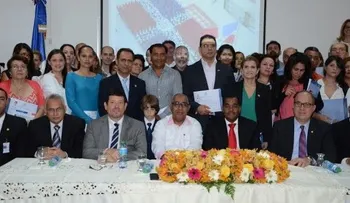 Interior y Policía juramenta a 54 extranjeros como dominicanos  