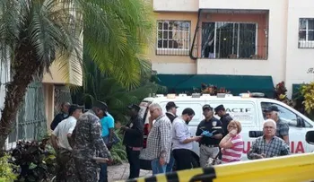 Hallan pareja de extranjeros muerta en su apartamento en Gascue; creen fue un homicidio