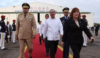 Presidente Medina llega a RD desde Cuba