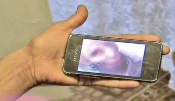 Mujer afirma que el fantasma de su abuela le envía una Selfie