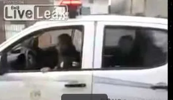 Mira cómo un ladrón se le escapa a dos policías en Brasil (VIDEO)