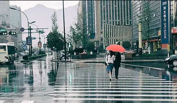 "Creo en el destino": Una novia china halla a su madre en una foto de su novio tomada hace 16 años