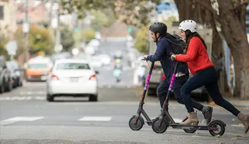 Lyft lanza un servicio de patinetas eléctricas. Uber le sigue los pasos