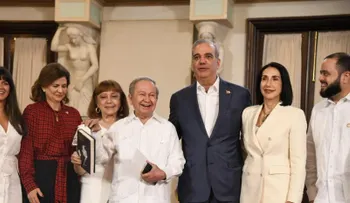 Ellis Pérez recibe Premio Anual Adulto Mayor 2026 en el Palacio Nacional