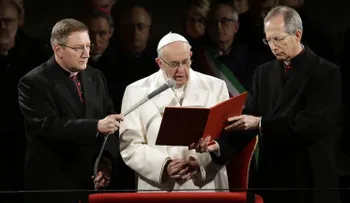 El papa Francisco condena curas pedófilos 