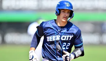 Leones refuerzan receptoría con Jason Schiavone