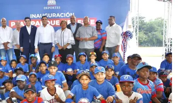 Deportes entrega estadio de béisbol remozado en el Parque del Este