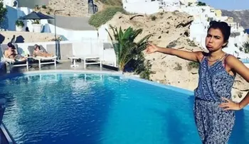 Una luna de miel muy inusual: mujer viaja sin su esposo y con sus suegros
