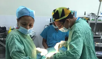 Cirujanos plásticos operan gratis a decenas de mujeres en Pedernales