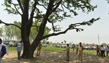 Policía india concluye niñas violadas y colgadas se suicidaron  