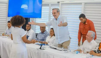 Presidente Abinader lleva contundentes soluciones en maratónicas jornadas de trabajo por SDE y SDN durante el fin de semana