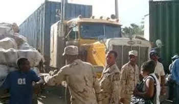 Camioneros advierten con suspender transporte de carga hacia Haití 