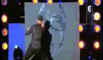 Increíble: Este artista dibuja con agua...MIRA LO QUE PASA AL FINAL!!!