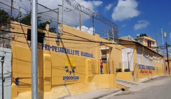 Educación entrega remozada escuela básica Mauricio Báez en Villa Mella