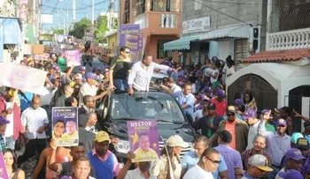 René Polanco promete asfaltar calles de los barrios de Santo Domingo Norte