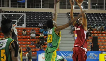 Los Mina vence a San Carlos 104-86 con siete triples de Marquis Gainous