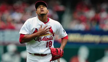 Carlos Martínez gana su número 13 