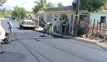 Gonzalo Castillo supervisa obras en San Juan y Elías Píña