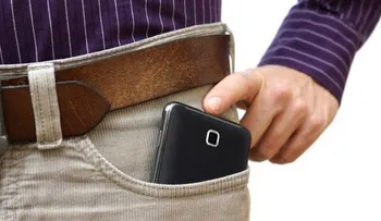 Tu celular en el bolsillo, puede tener consecuencias mortales
