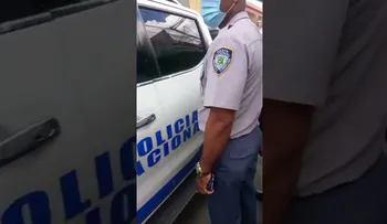 Marte Martínez justifica el "macuteo" a que más del 80% de los policías se están cayendo a padazos, por el bajo salario que reciben